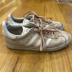 Adidas Gazelle Women's Sneakers - Halo Blush/ClioudWhite- size 7